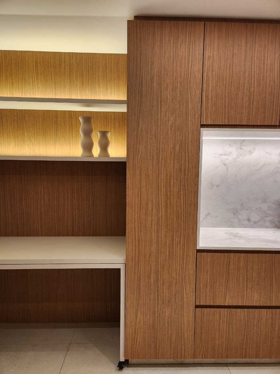 Interior do showroom Scrimart — acabamentos e ambientes montados